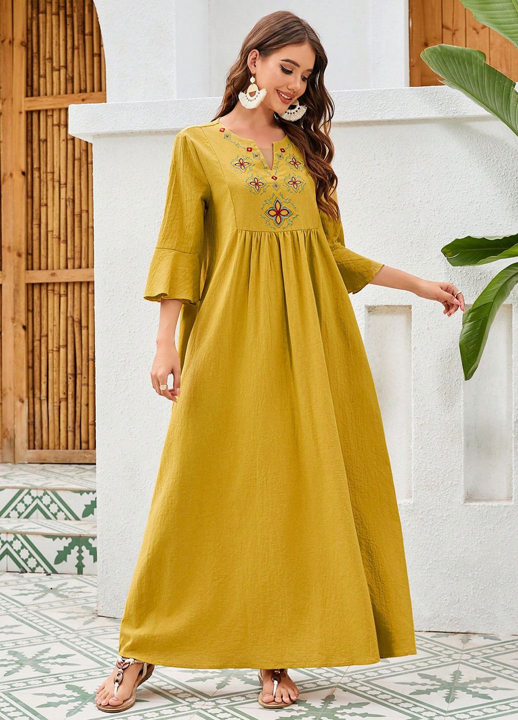 Горчичное кэжуал платье а-силуэт SHEIN с цветочным принтом