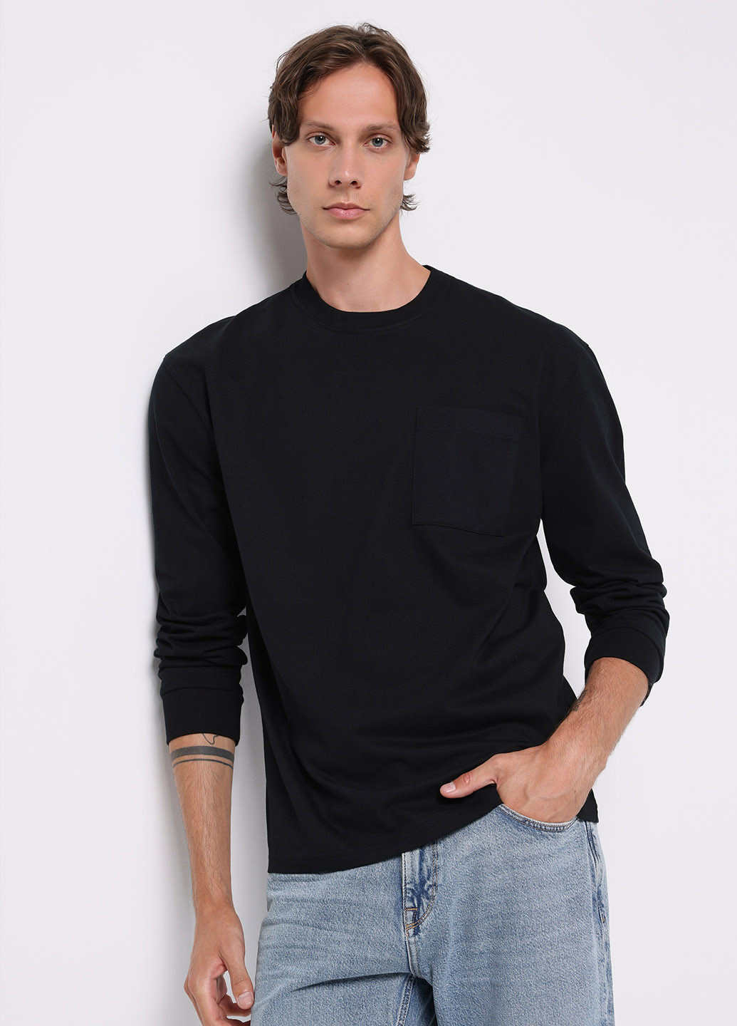 Черный демисезонный кэжуал лонгслив Colin's однотонный