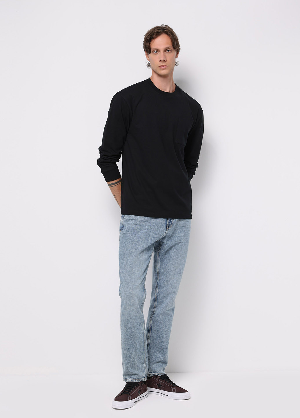 Черный демисезонный кэжуал лонгслив Colin's однотонный