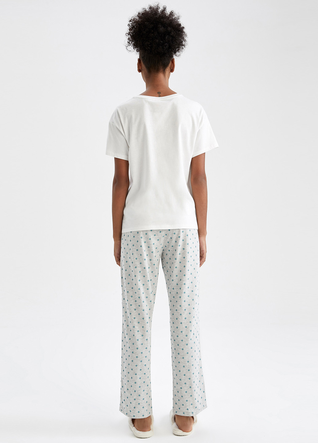 Белая всесезон пижама (футболка, брюки) футболка + брюки DeFacto