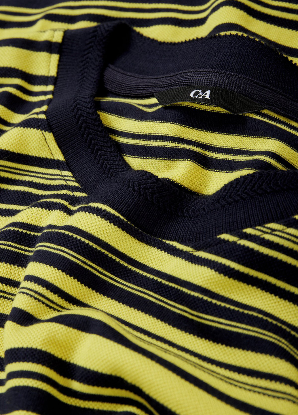 Горчичная футболка C&A