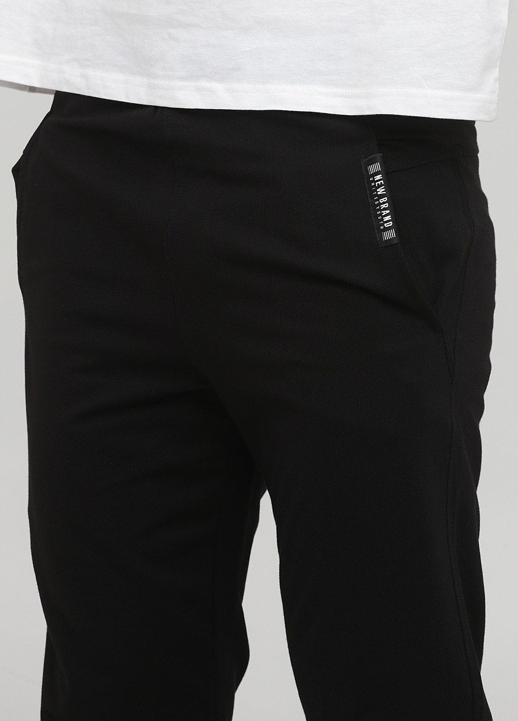Черные спортивные демисезонные зауженные брюки New Brand