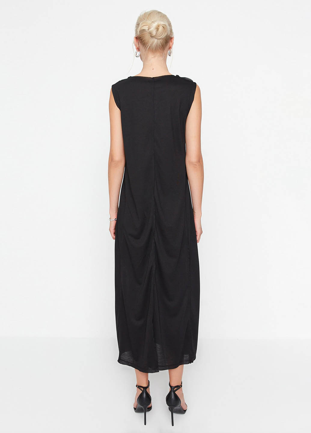 Черное кэжуал платье Trendyol однотонное