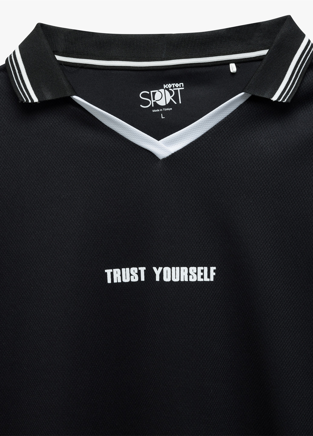 Черная футболка KOTON