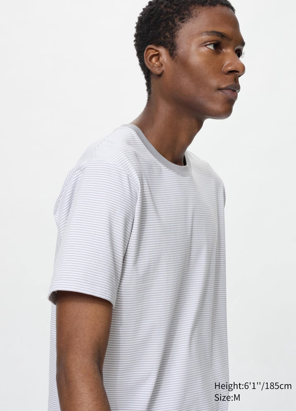 Светло-серая футболка Uniqlo