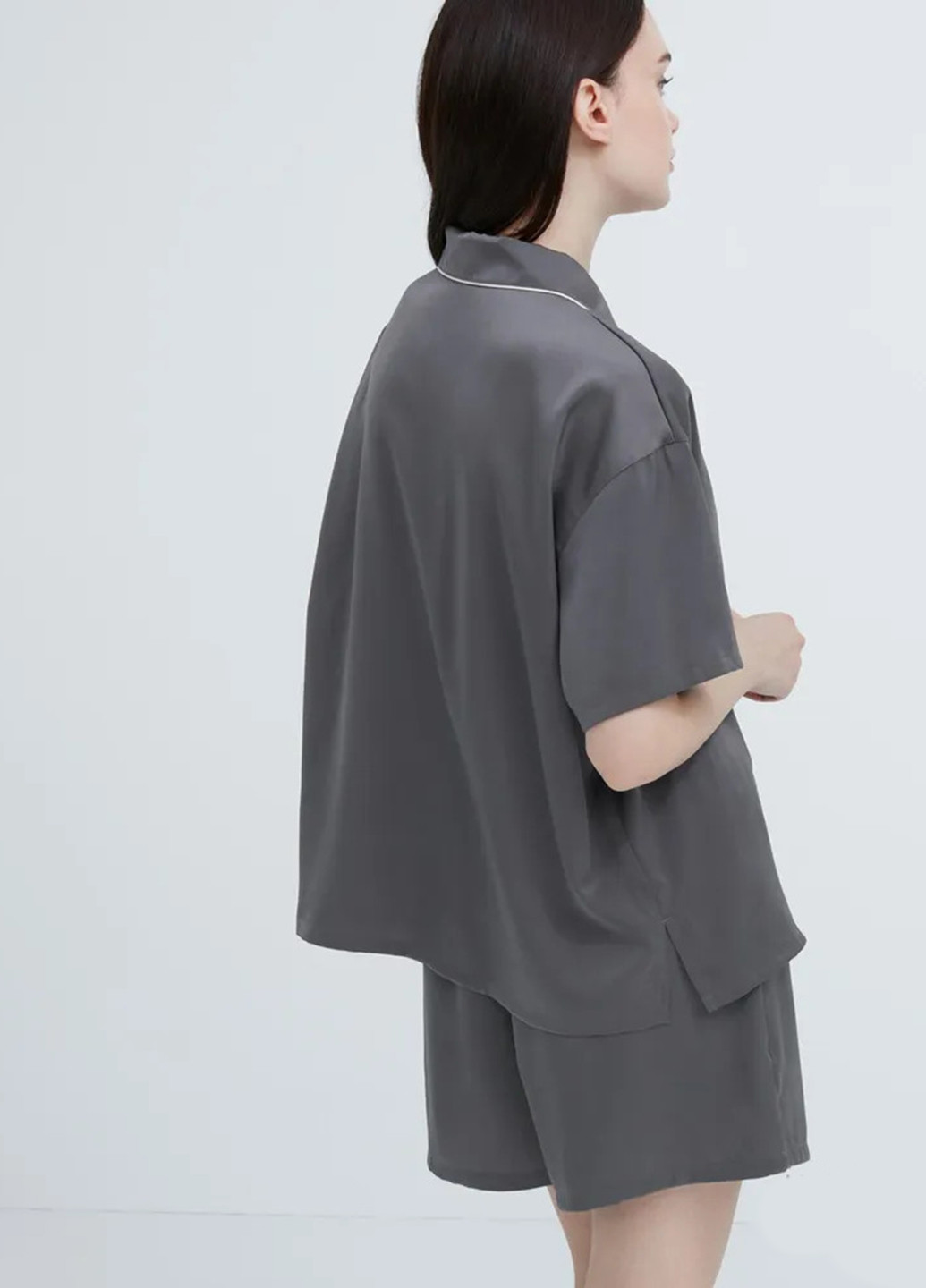 Серая всесезон пижама (рубашка, шорты) рубашка + шорты Uniqlo