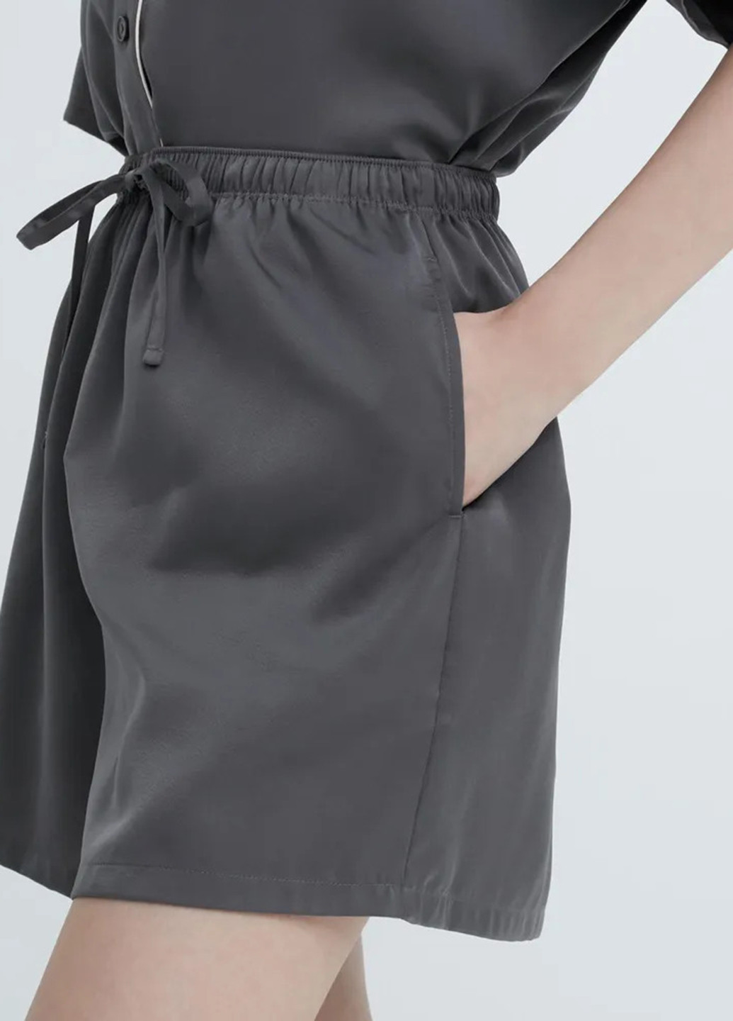 Серая всесезон пижама (рубашка, шорты) рубашка + шорты Uniqlo