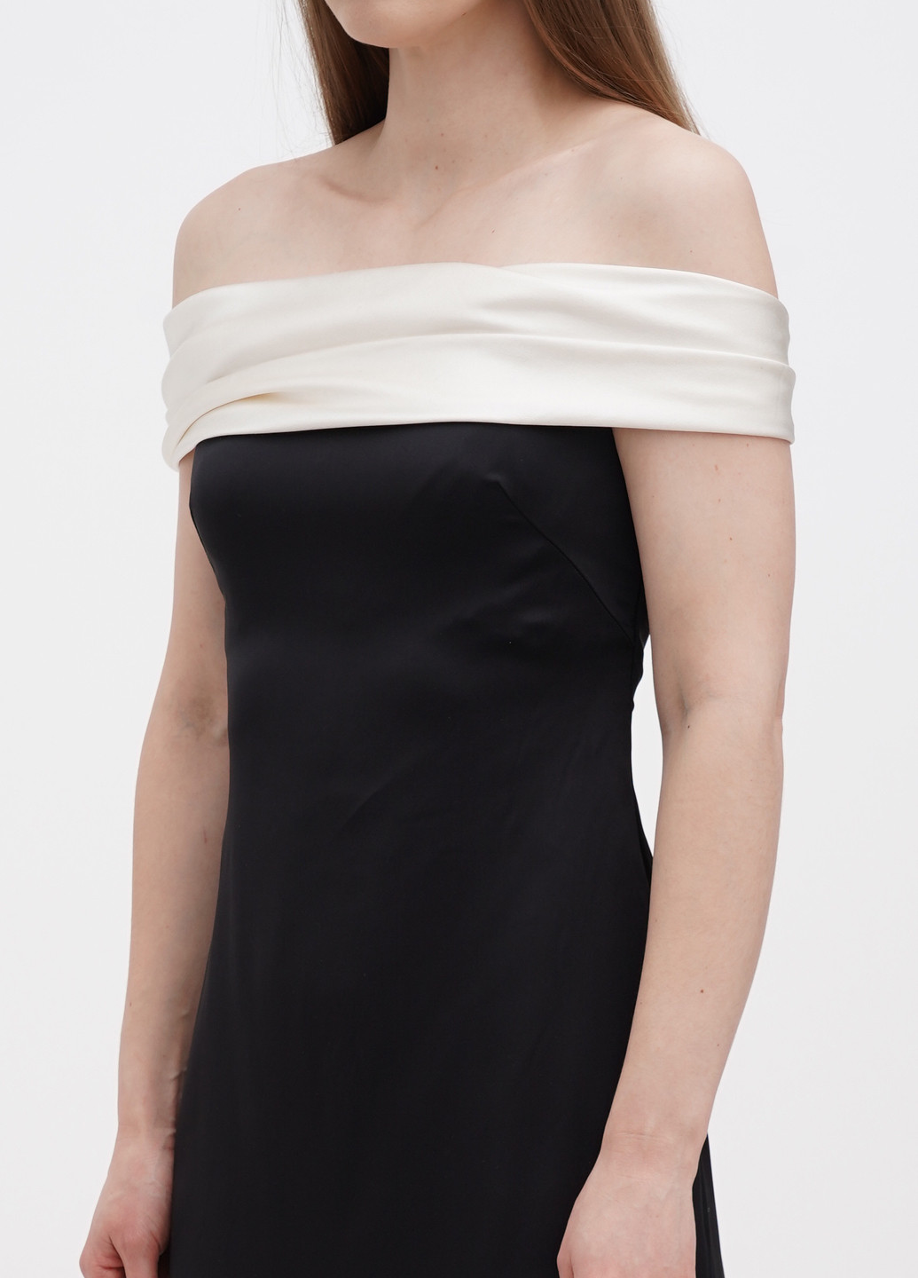 Чорна вечірня сукня з відкритими плечима Ralph Lauren однотонна