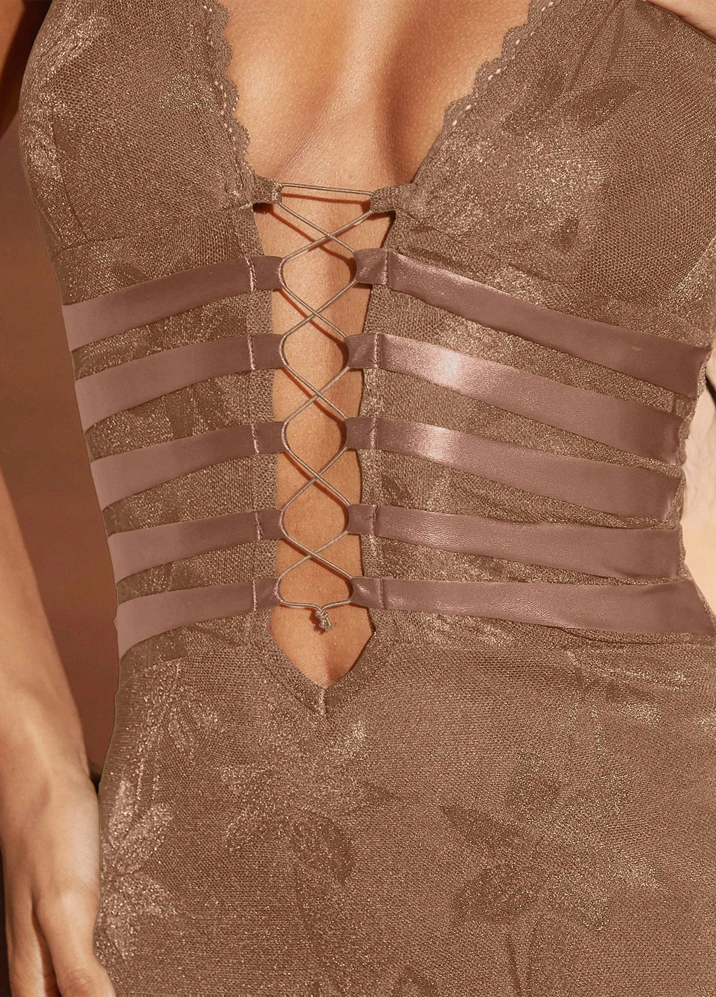 Темно-бежевое вечернее платье с открытой спиной, годе SHEIN с цветочным принтом