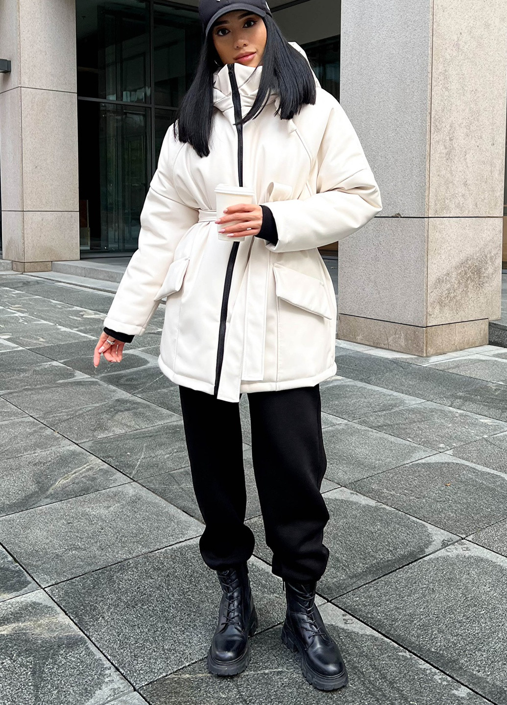 Біла зимня зимова куртка з еко-шкіри на утеплювачі Jadone Fashion