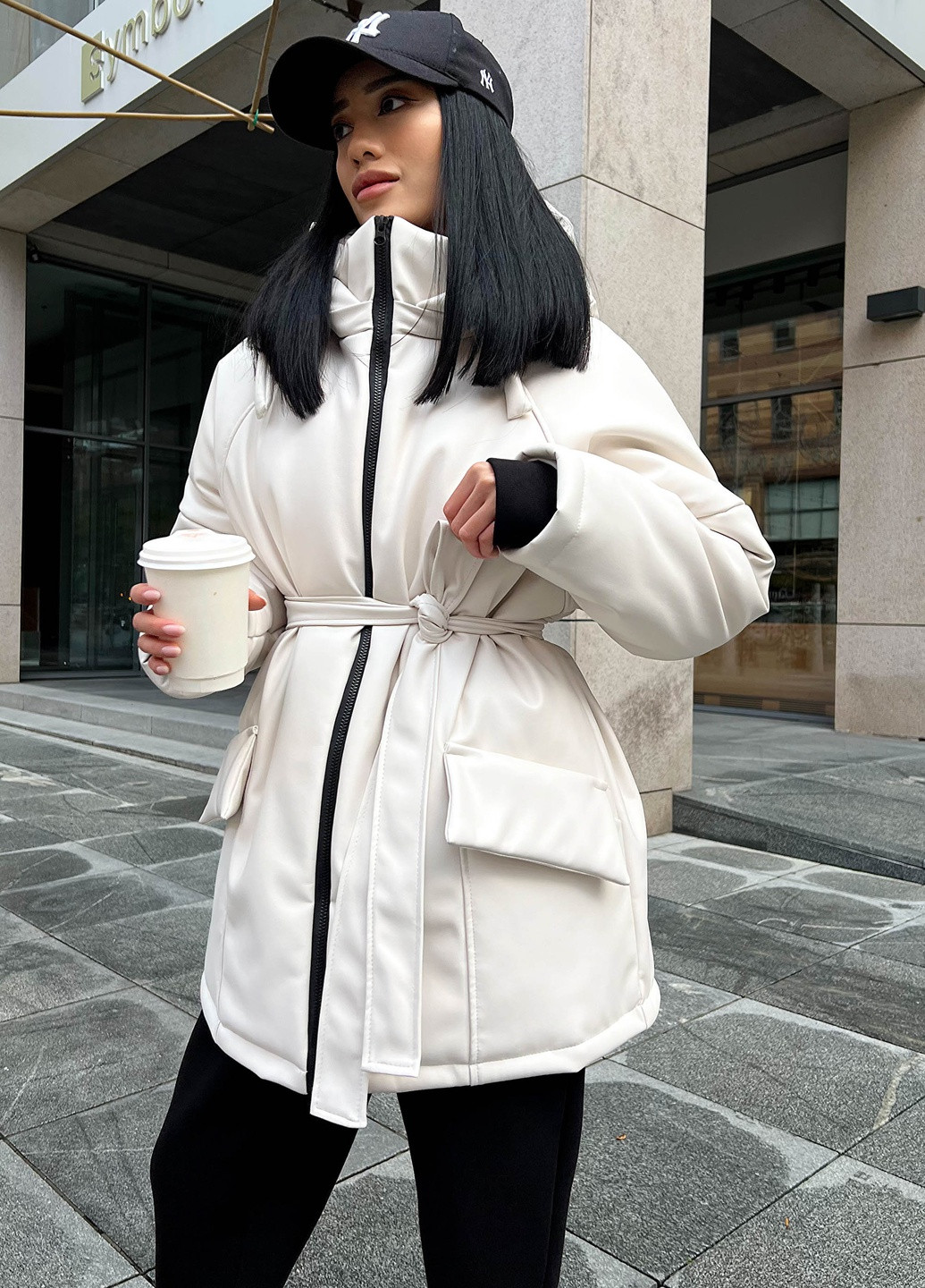 Біла зимня зимова куртка з еко-шкіри на утеплювачі Jadone Fashion