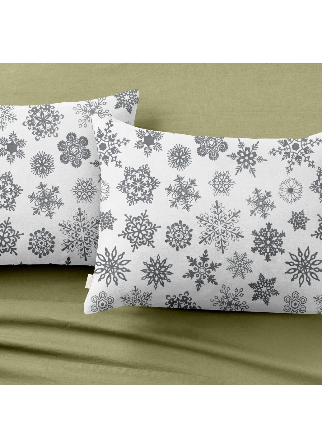 Набор SNOWFLAKES GREY OLIVE /наволочки 50х70 и простынь 160х200х20/ Cosas (251229616)