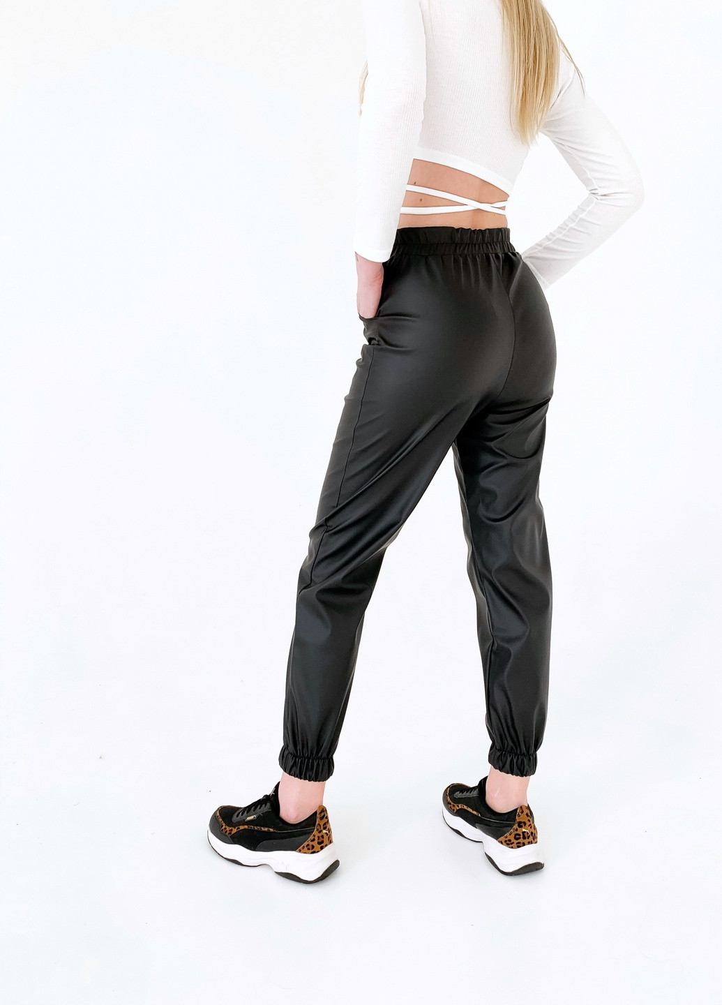 Черные спортивные демисезонные классические брюки Jolie