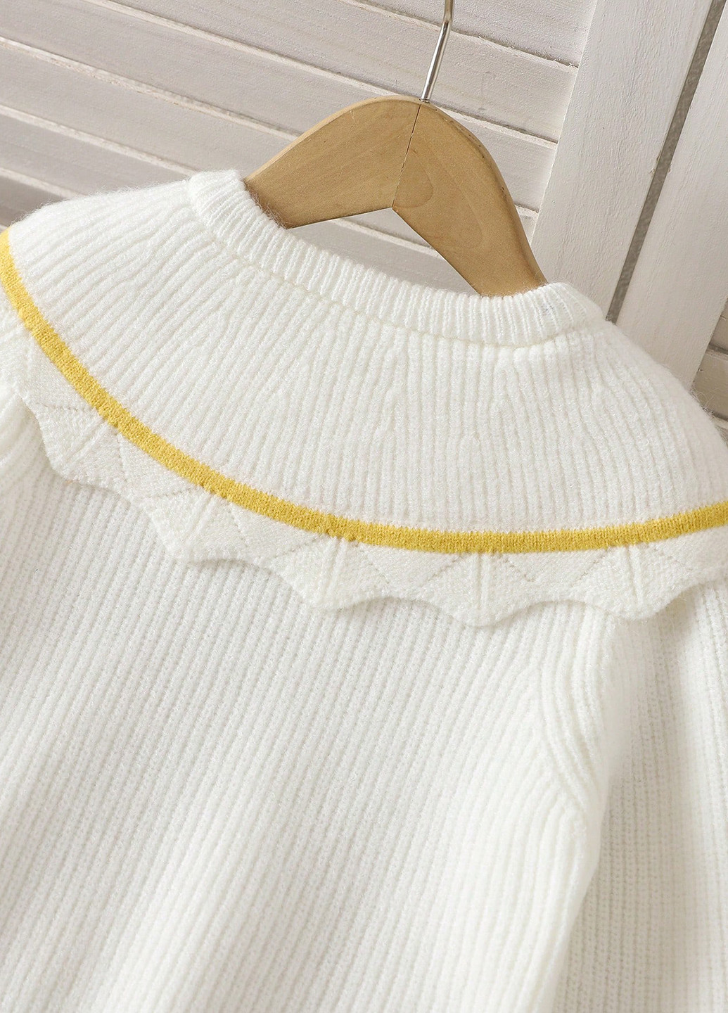 Молочный демисезонный свитер джемпер SHEIN