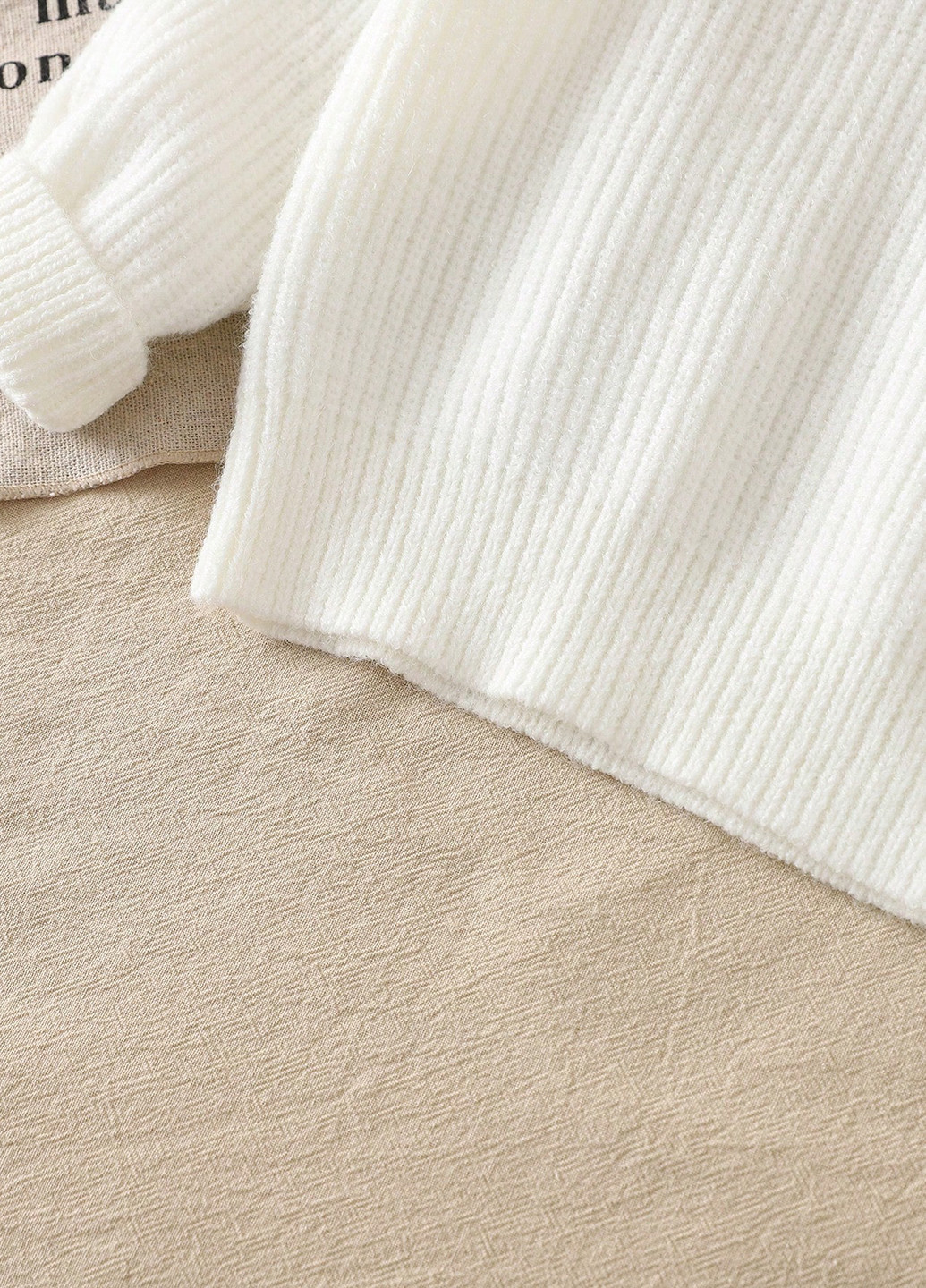 Молочный демисезонный свитер джемпер SHEIN