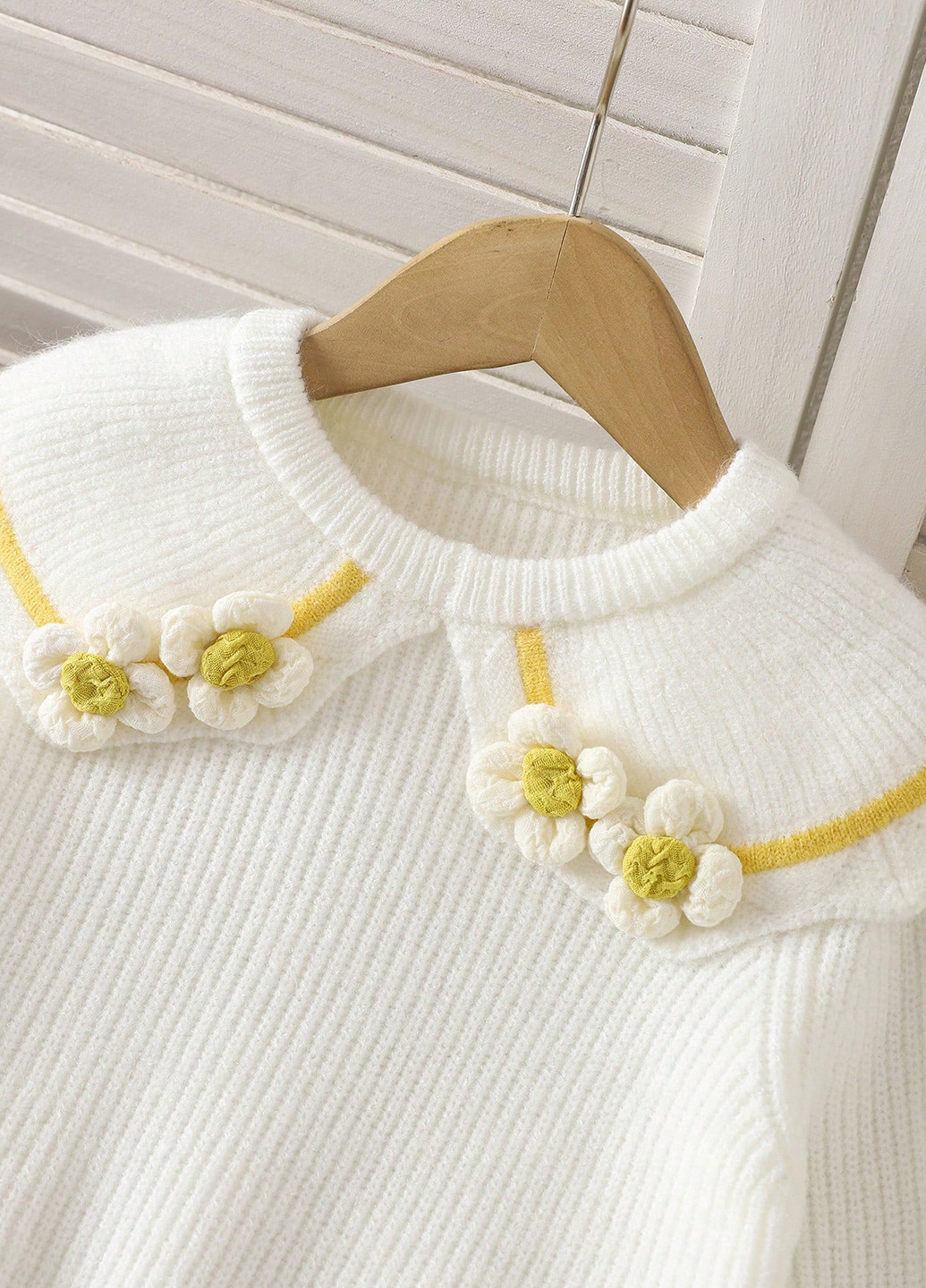 Молочный демисезонный свитер джемпер SHEIN