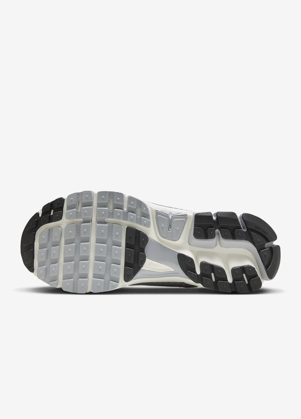 Кросівки FD9919-001 Nike Zoom Vomero 5 комбіновані демісезони (329567024)