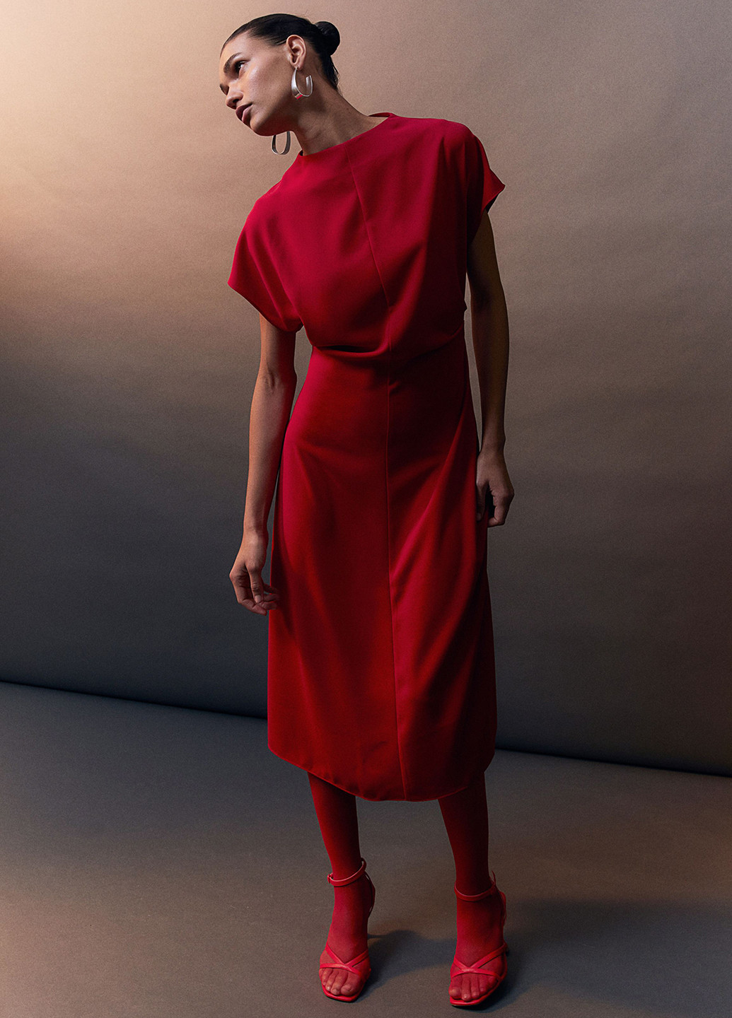 Красное кэжуал платье H&M однотонное