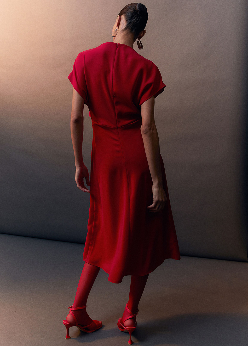 Красное кэжуал платье H&M однотонное