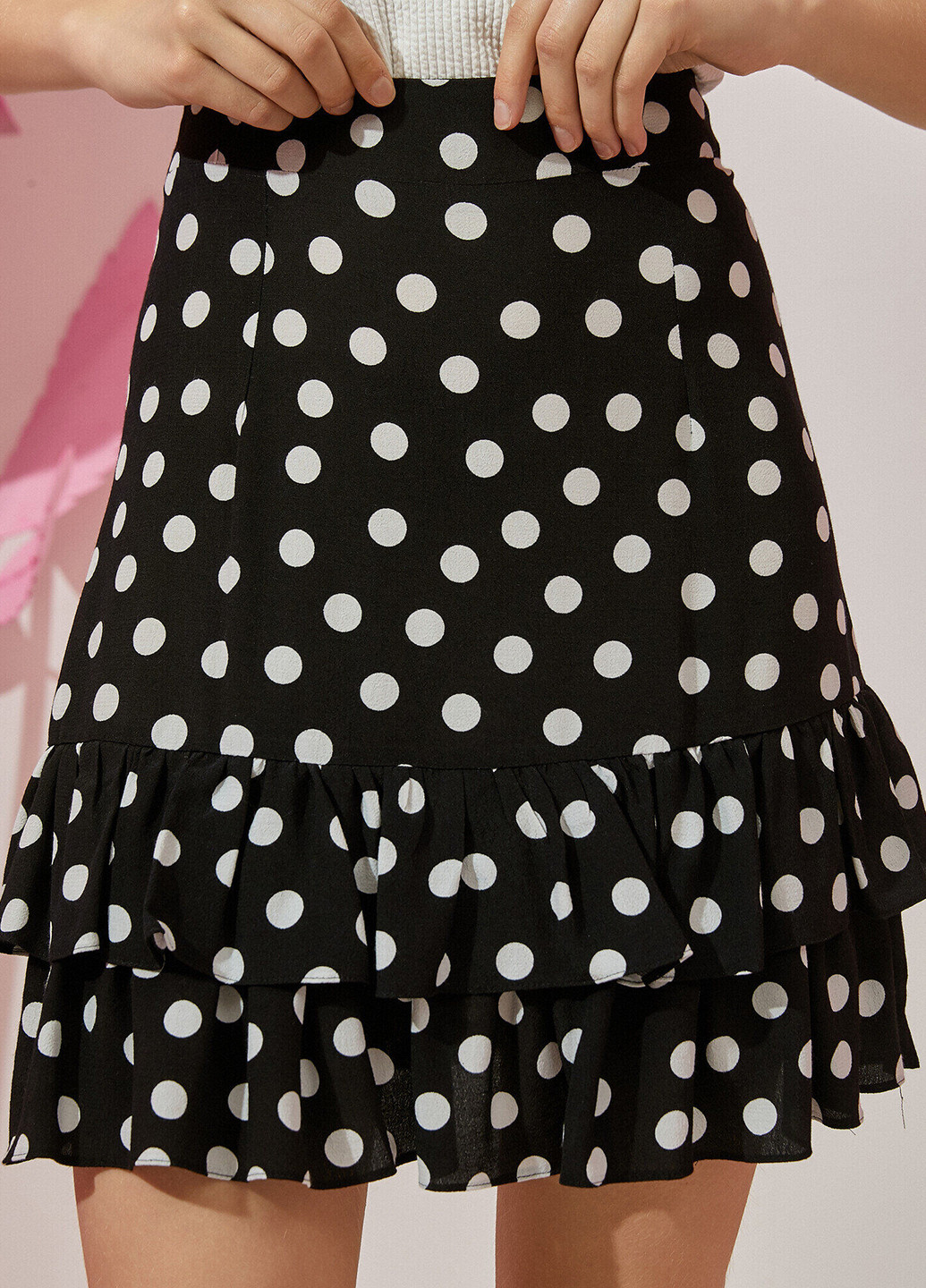 Черно-белая кэжуал в горошек юбка KOTON