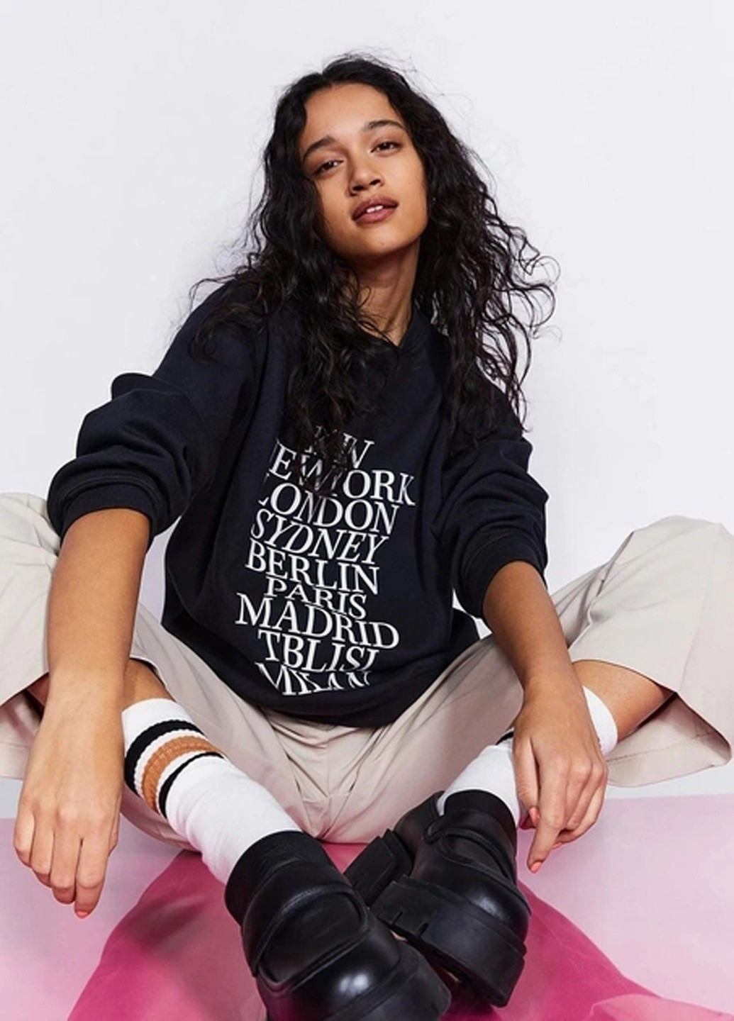 Темно-сірий світшот H&M напис без декору (362376795)