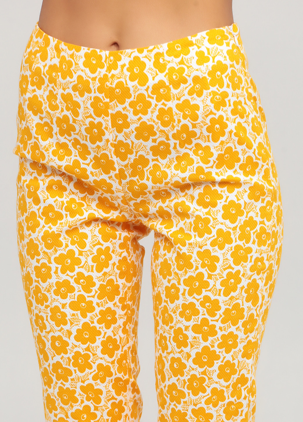 Желтые кэжуал летние укороченные, зауженные брюки Love Moschino