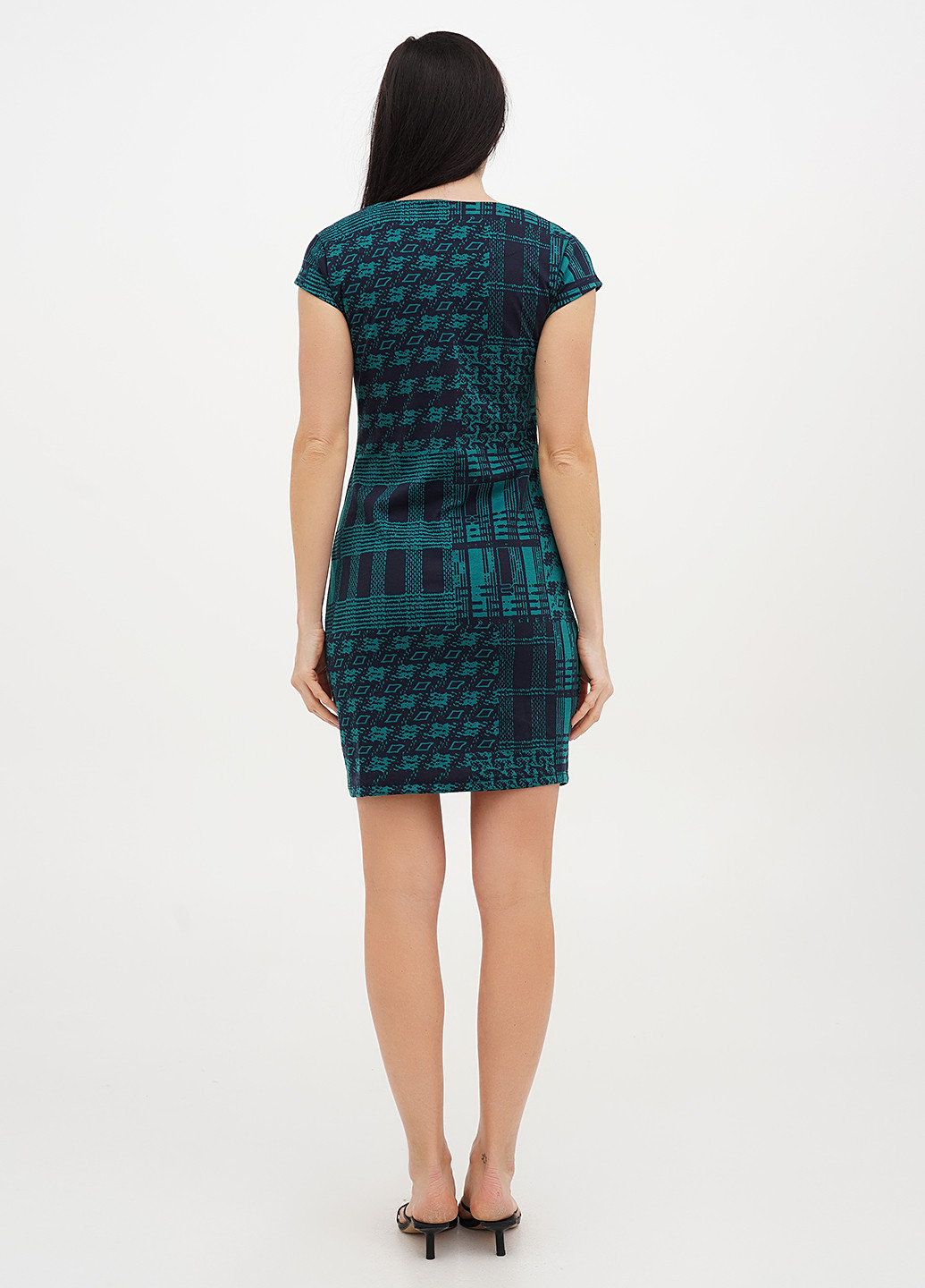 Зеленое кэжуал платье платье-футболка Dona с абстрактным узором