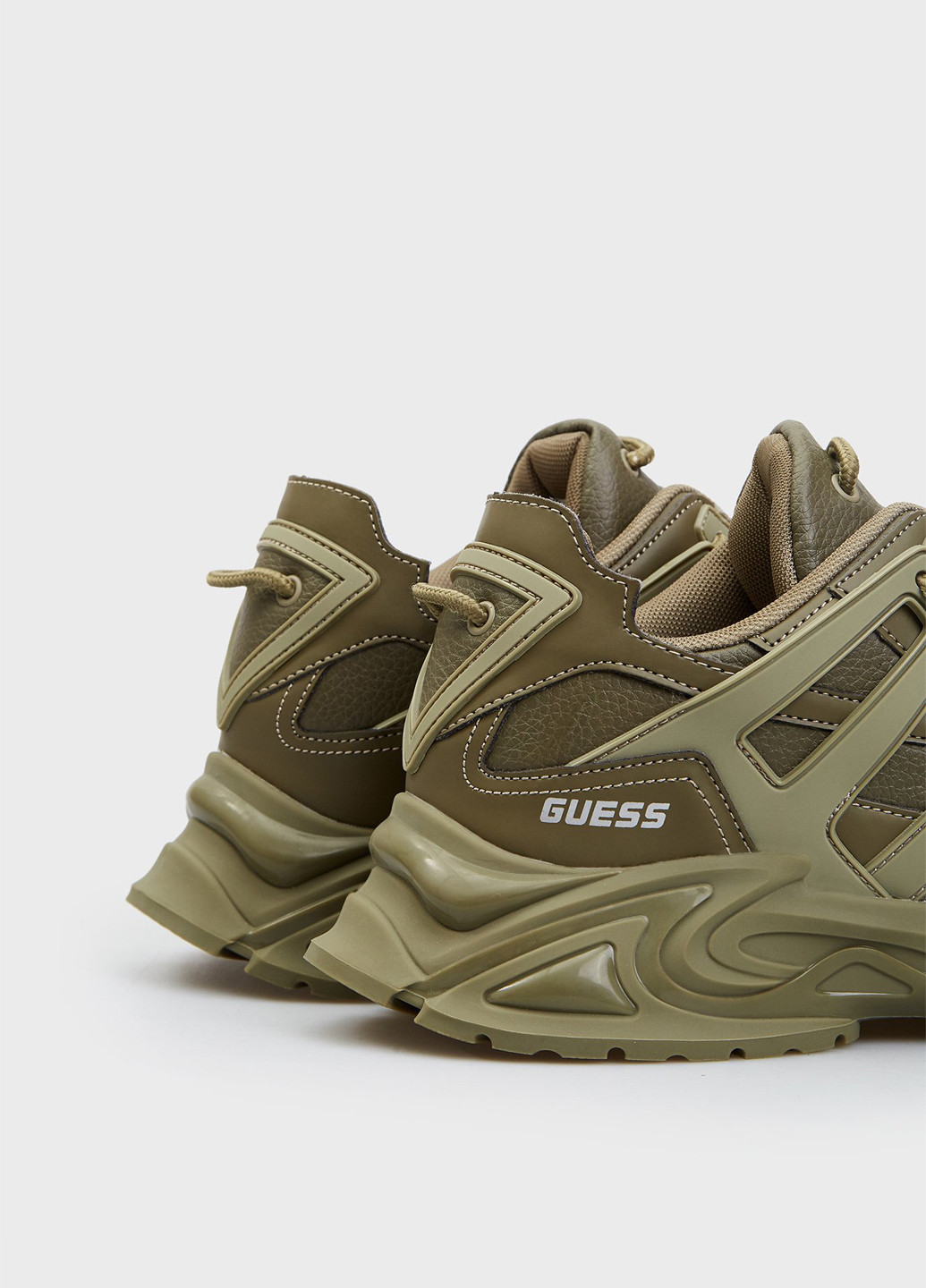 Оливкові всесезон кросівки Guess
