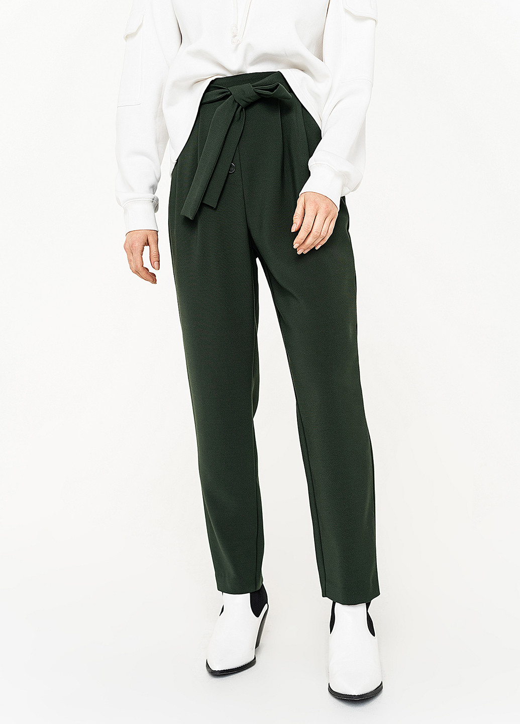 Темно-зеленые кэжуал демисезонные зауженные брюки befree