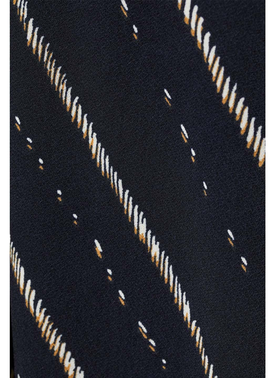 Темно-синее кэжуал платье на запах H&M с абстрактным узором