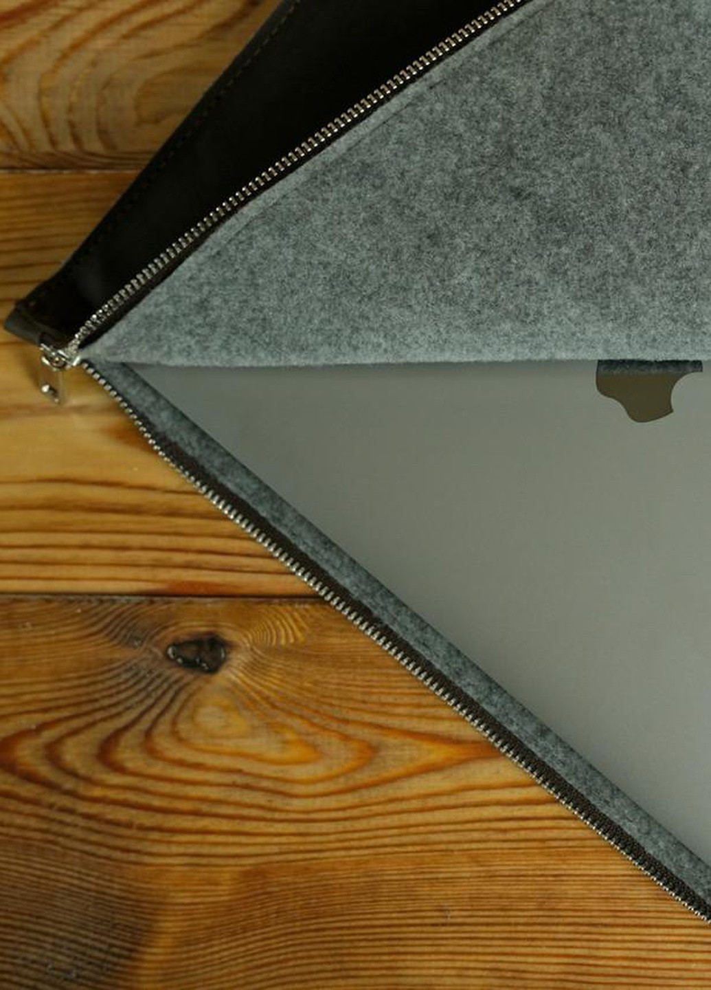 Шкіряний чохол для MacBook на блискавці з повстю Дизайн №41 Berty (253861716)