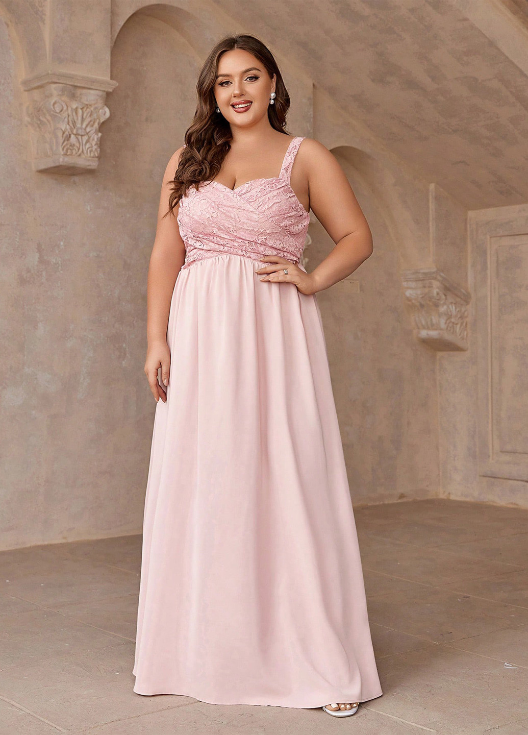 Светло-розовое вечернее платье в стиле ампир SHEIN однотонное