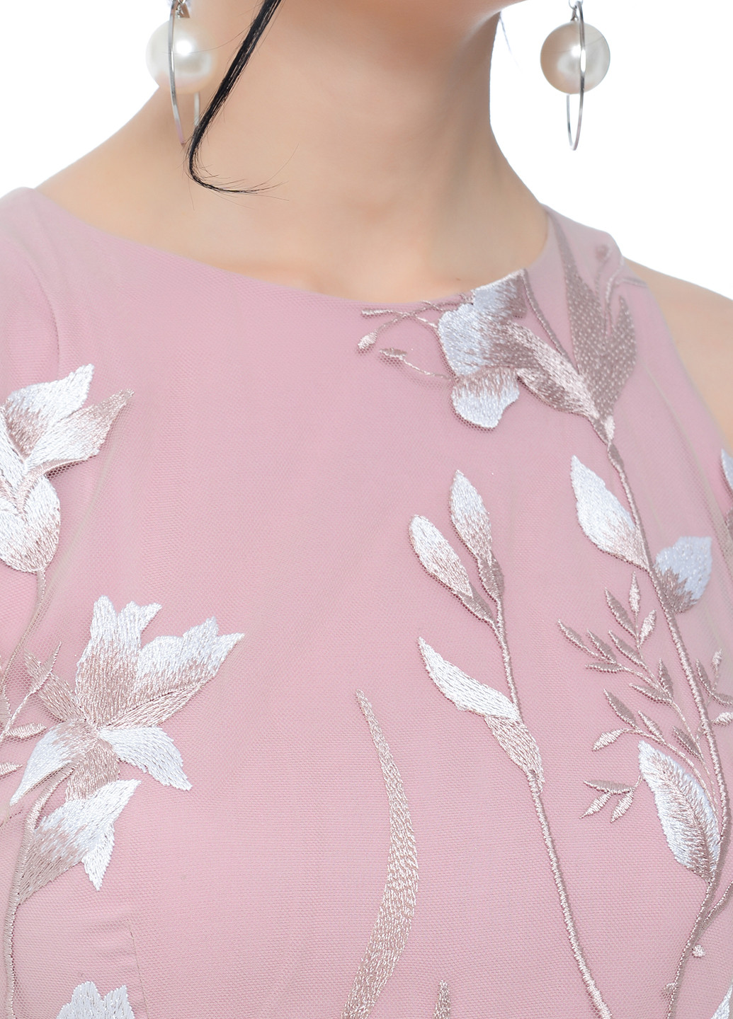 Бледно-розовое коктейльное платье миди Iren Klairie фактурное