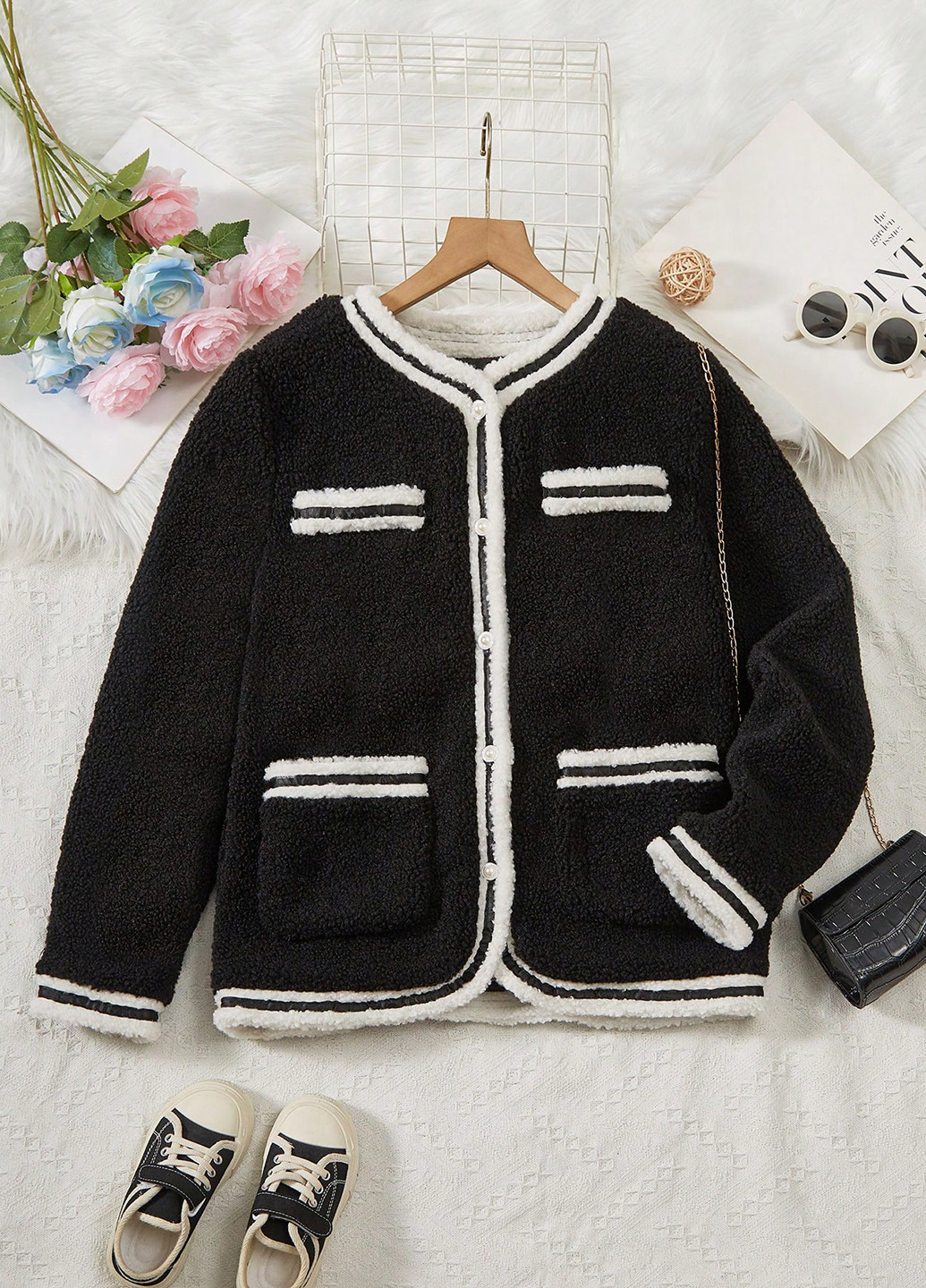 Чорно-біла демісезонна куртка SHEIN