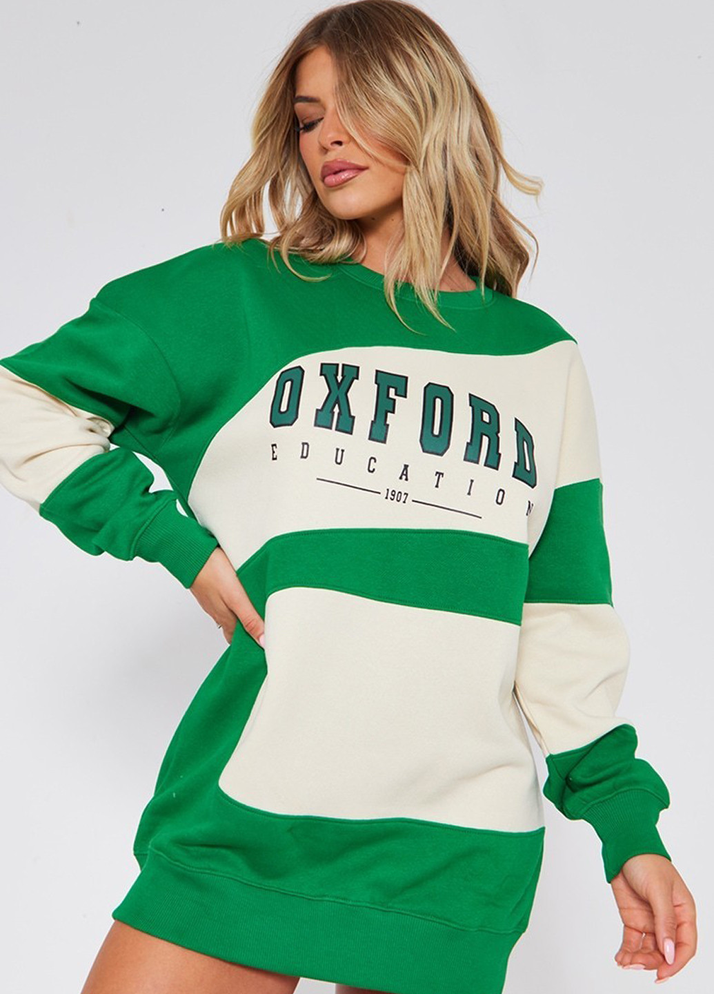 Зеленое спортивное, кэжуал платье платье-свитшот PrettyLittleThing с надписью