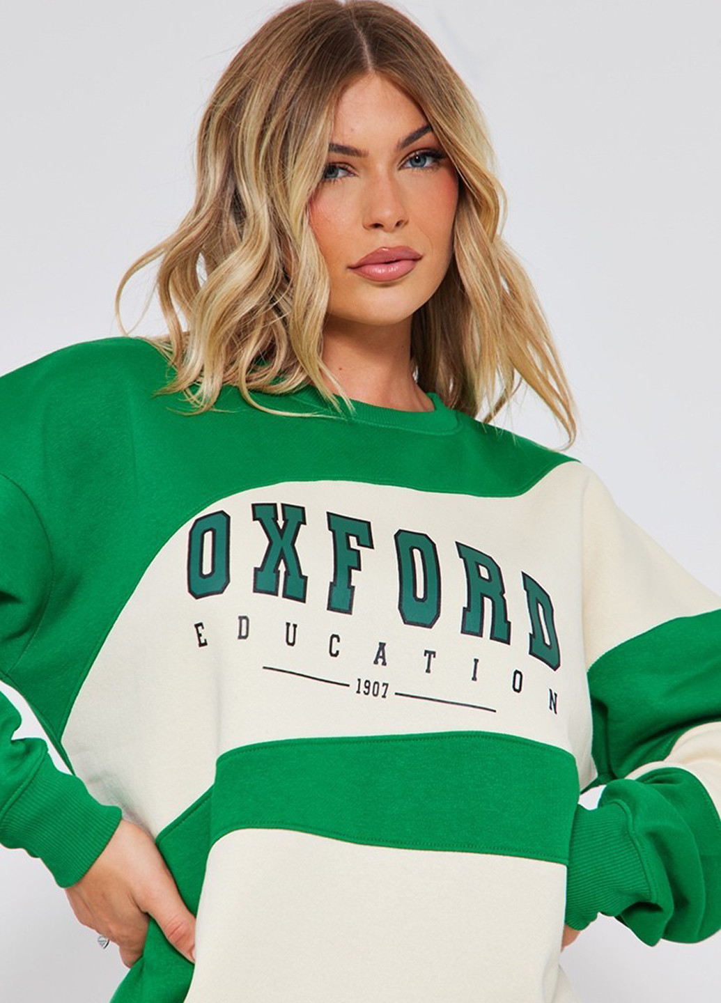 Зеленое спортивное, кэжуал платье платье-свитшот PrettyLittleThing с надписью