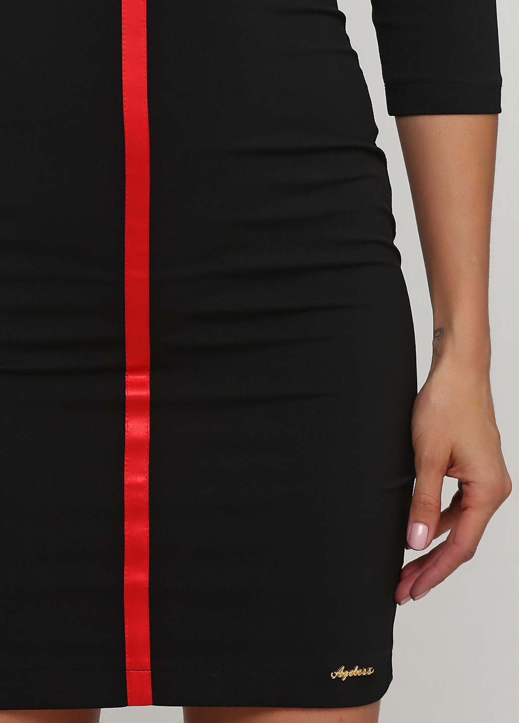 Черное деловое платье футляр Ageless с геометрическим узором