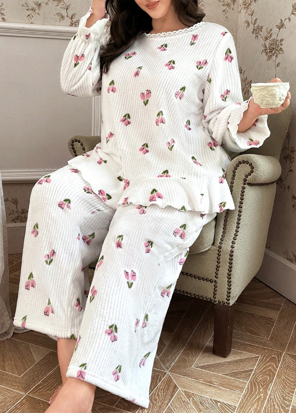 Молочна зимня піжама (лонгслів, штани) SHEIN