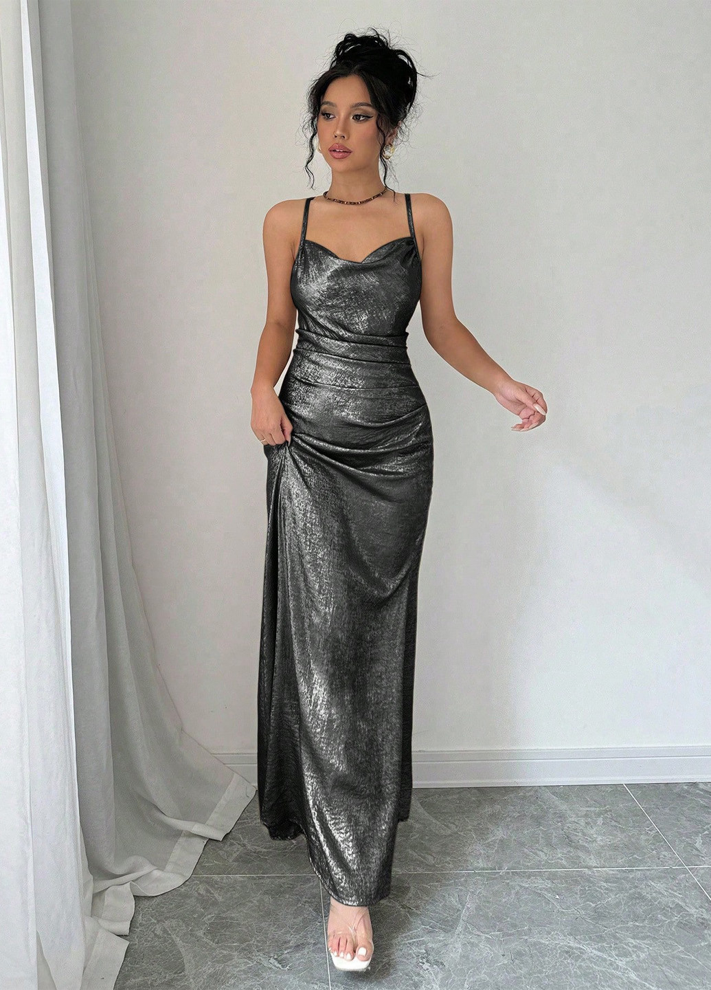 Серебристое коктейльное, вечернее платье с открытой спиной SHEIN однотонное