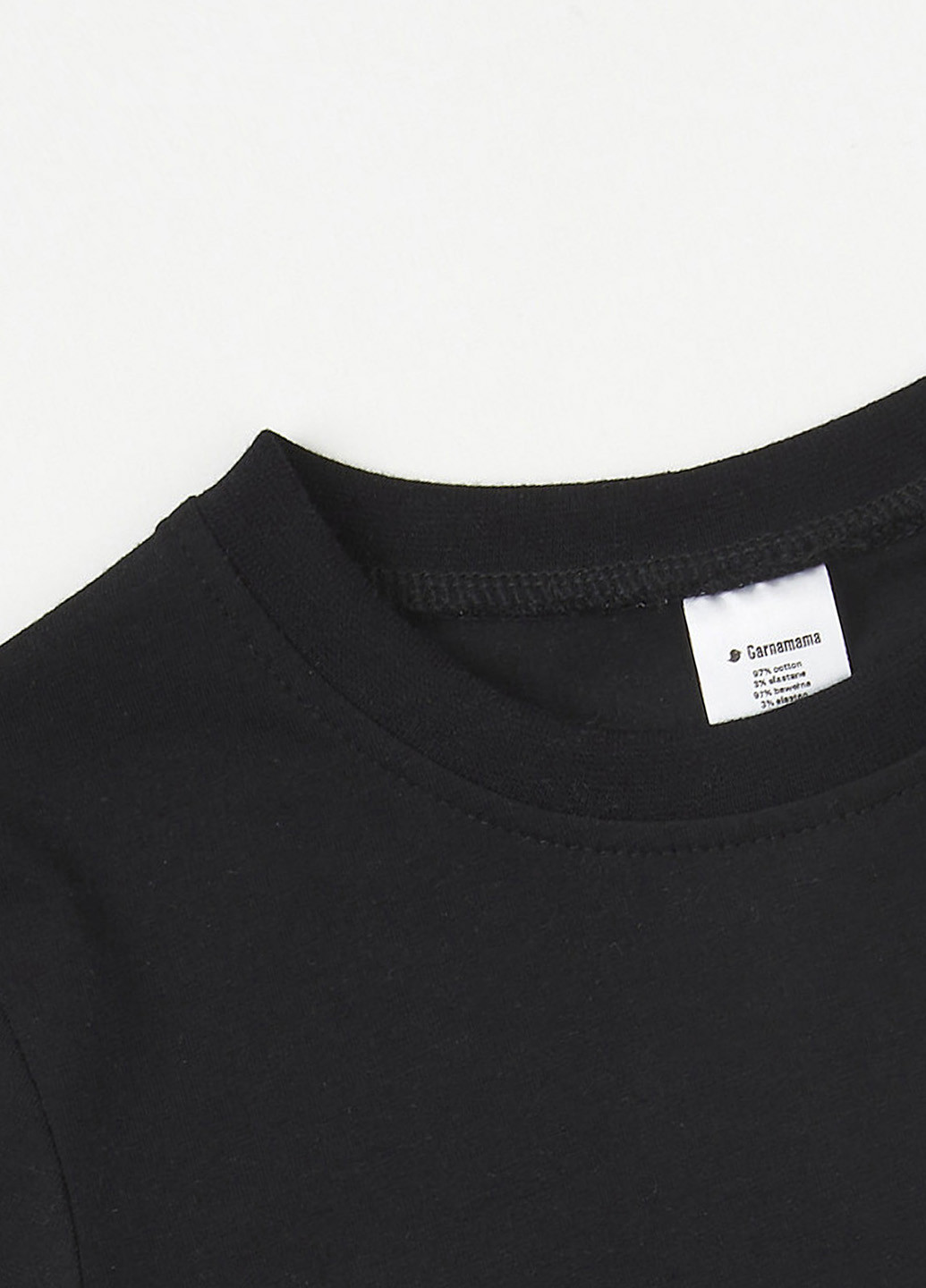 Черная летняя футболка Garnamama