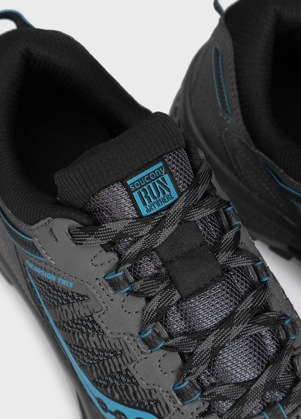 Серые всесезонные темно-серые кроссовки versafoam excursion tr13 Saucony