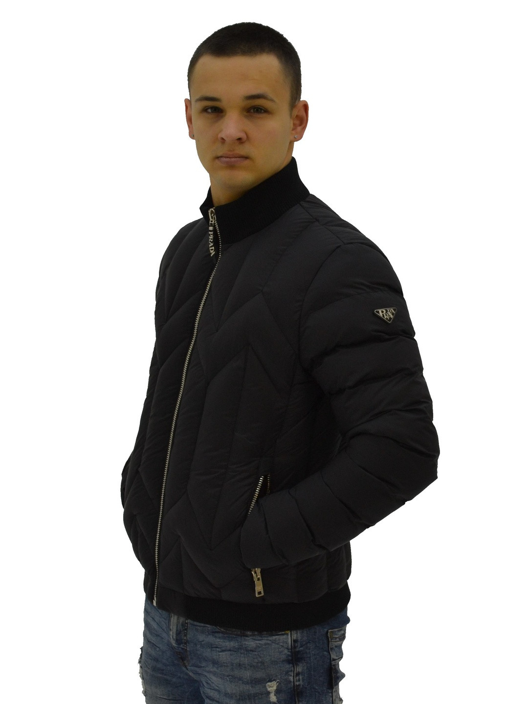 Чорна зимня куртка Prada