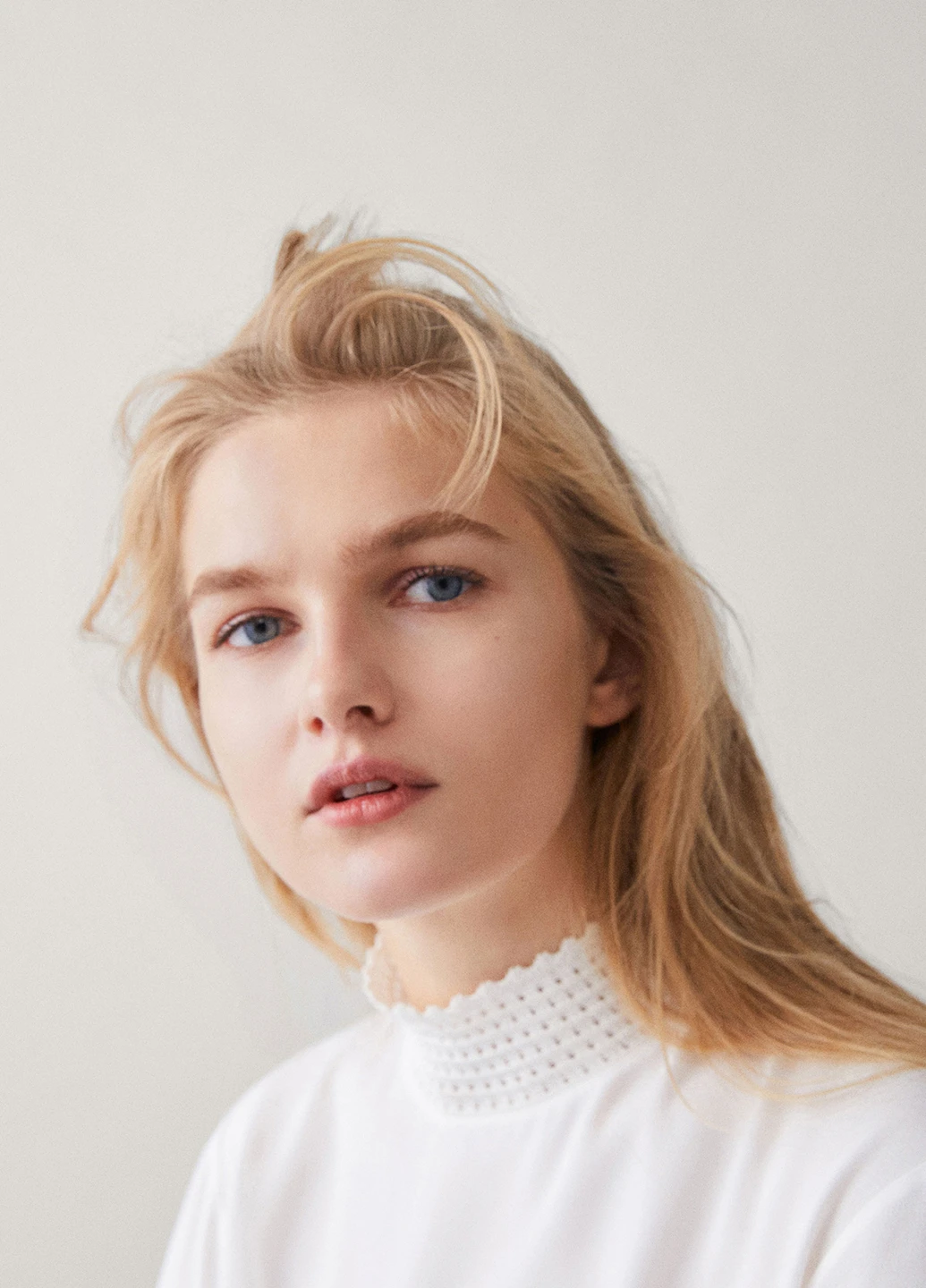 Белая блуза Massimo Dutti
