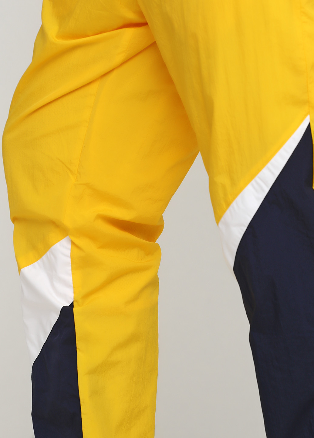Желтые спортивные демисезонные джоггеры брюки Nike