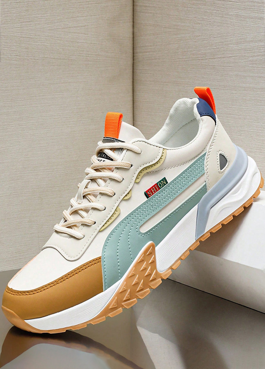 Цветные демисезонные кроссовки SHEIN