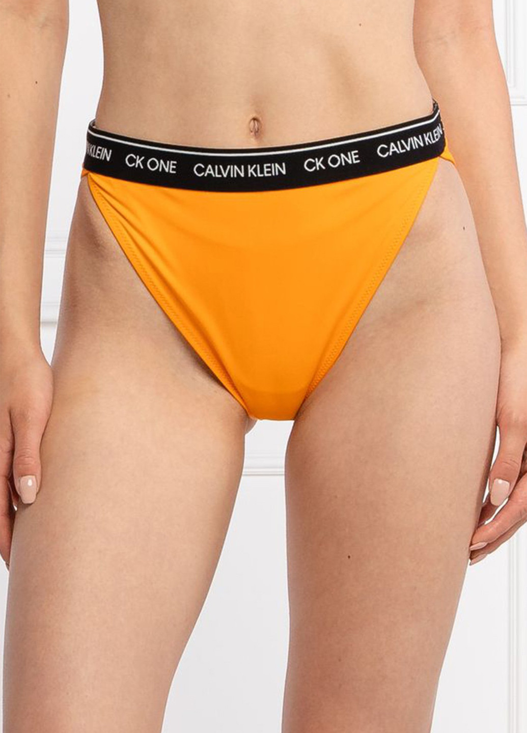 Светло-оранжевые купальные трусики с логотипом Calvin Klein