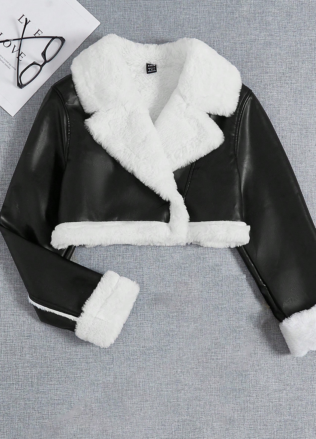 Чорно-біла демісезонна куртка косуха SHEIN