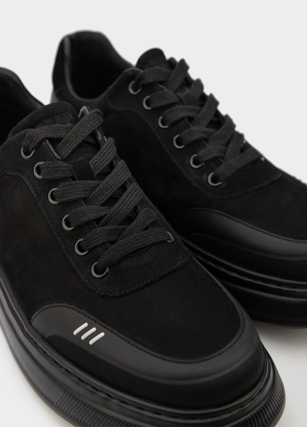 Черные демисезонные кроссовки URBAN TRACE