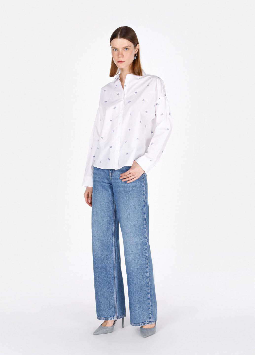 Белая кэжуал рубашка с сердечками Colin's