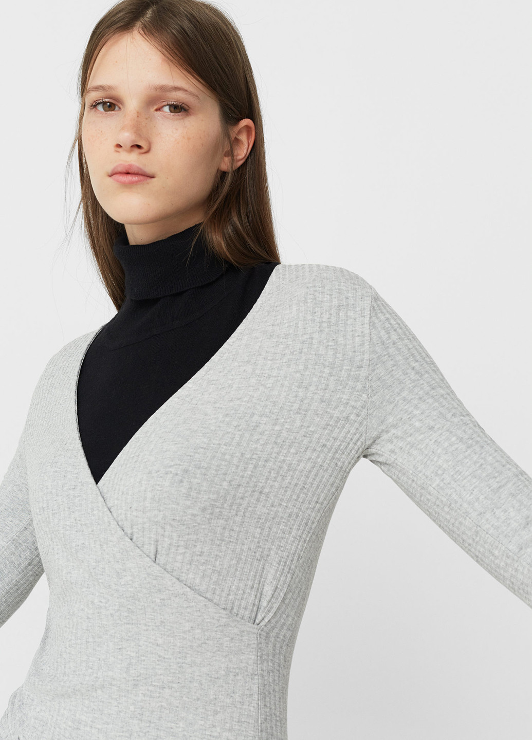 Светло-серый демисезонный пуловер пуловер Mango